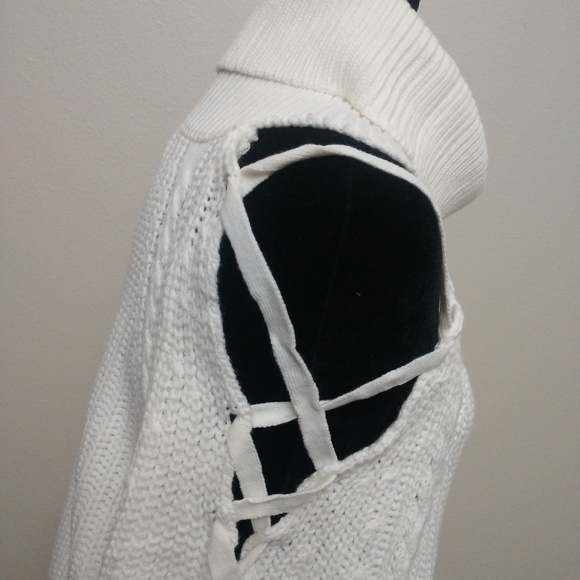 🆕Cold Shoulder Turtleneck Sweater - Picture 6 of 8